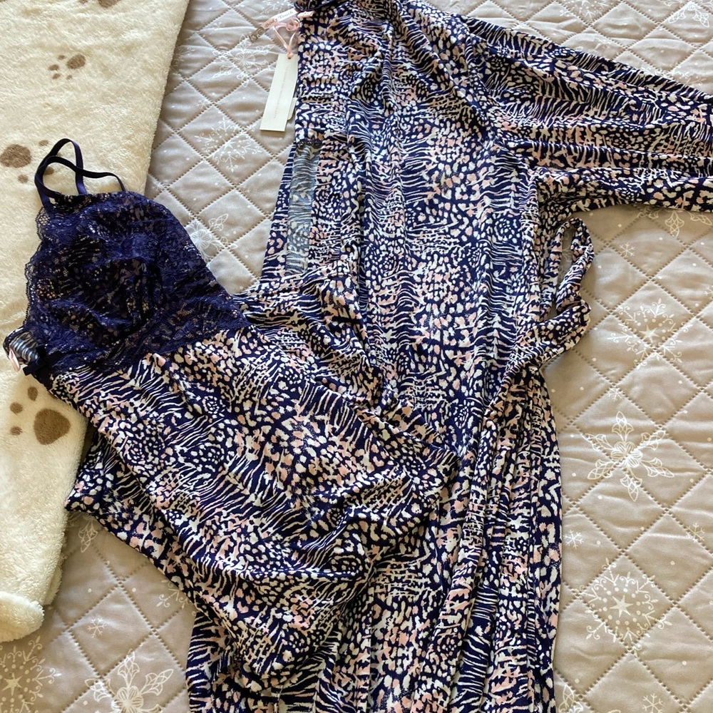 NWT Body Touch Robe & night grown 2 piece set